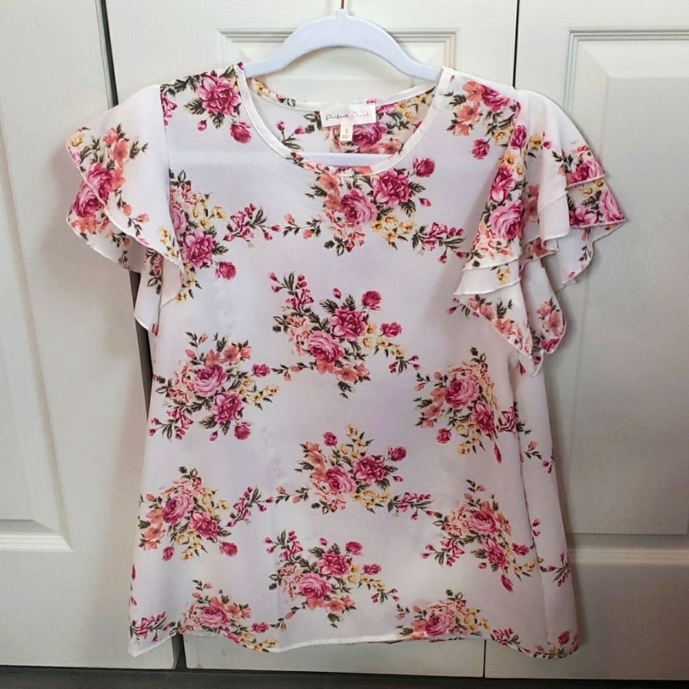 Ruffled short sleeve blouse
